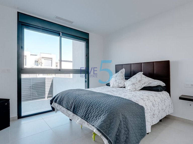 Villa for Sale in Alicante, Valencia 7
