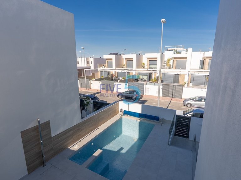 Villa for Sale in Alicante, Valencia 35