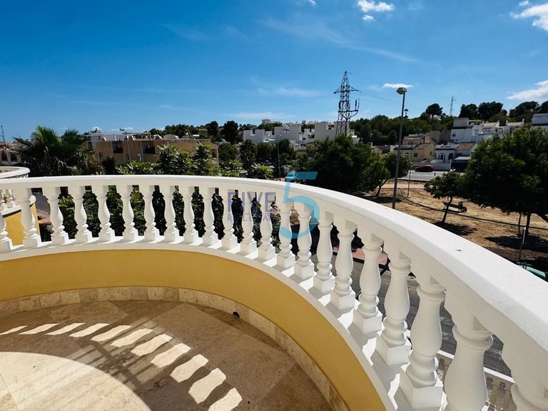 Villa for Sale in Alicante, Valencia 18