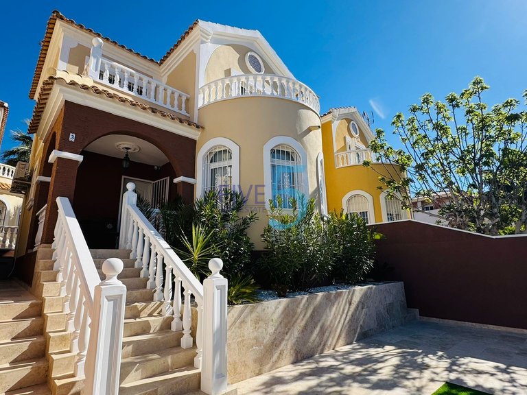 Villa for Sale in Alicante, Valencia 1