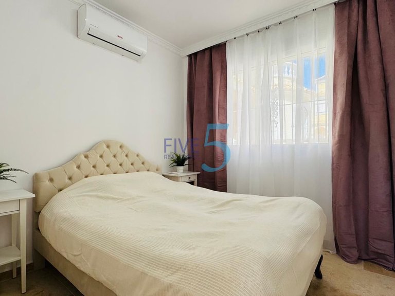 Villa for Sale in Alicante, Valencia 10