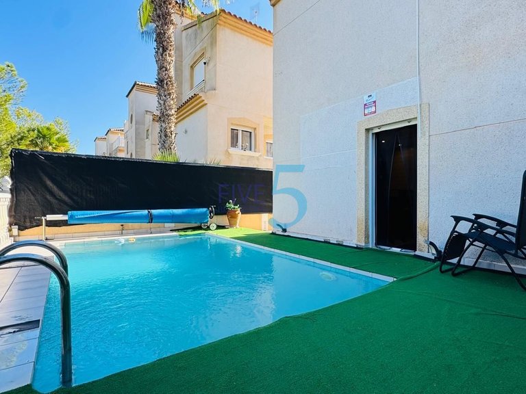 Villa for Sale in Alicante, Valencia 30