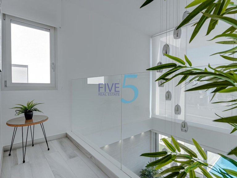 Villa for Sale in Alicante, Valencia 22