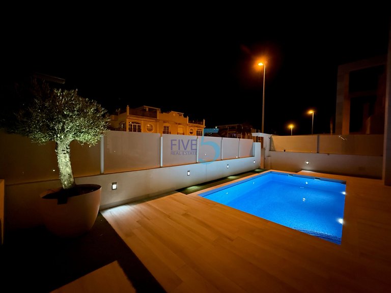 Villa for Sale in Alicante, Valencia 40