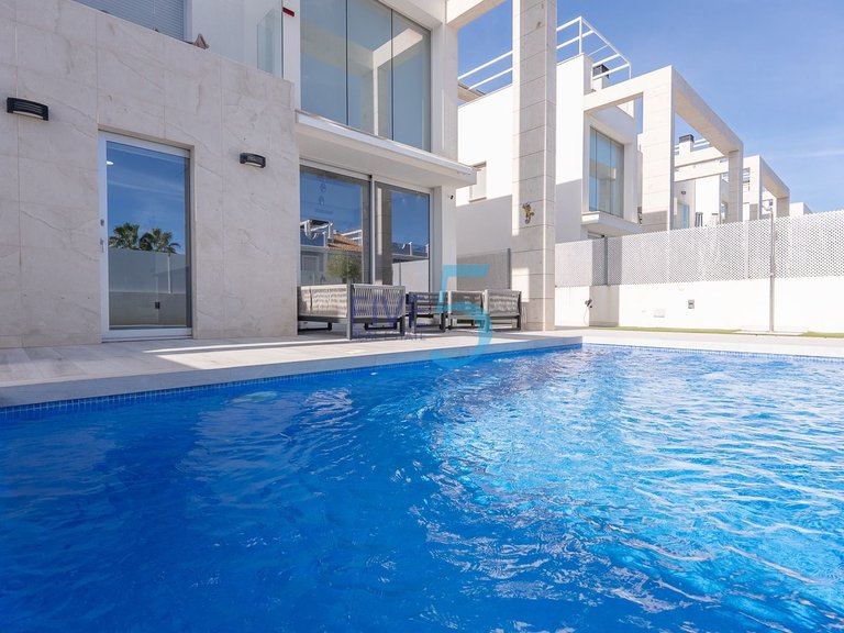 Villa for Sale in Alicante, Valencia 36