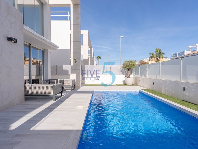 Villa for Sale in Alicante, Valencia 37