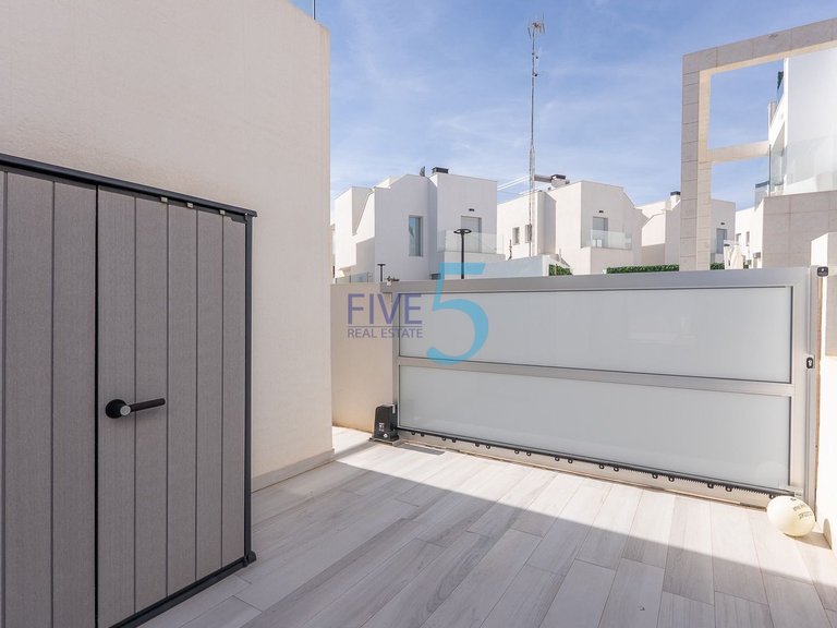 Villa for Sale in Alicante, Valencia 38