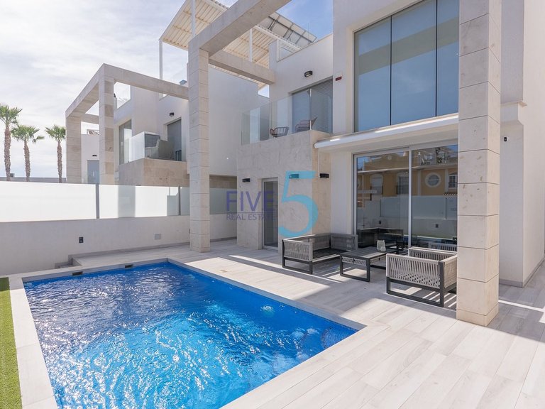 Villa for Sale in Alicante, Valencia 1