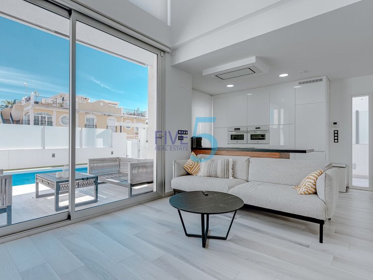 Villa for Sale in Alicante, Valencia 3