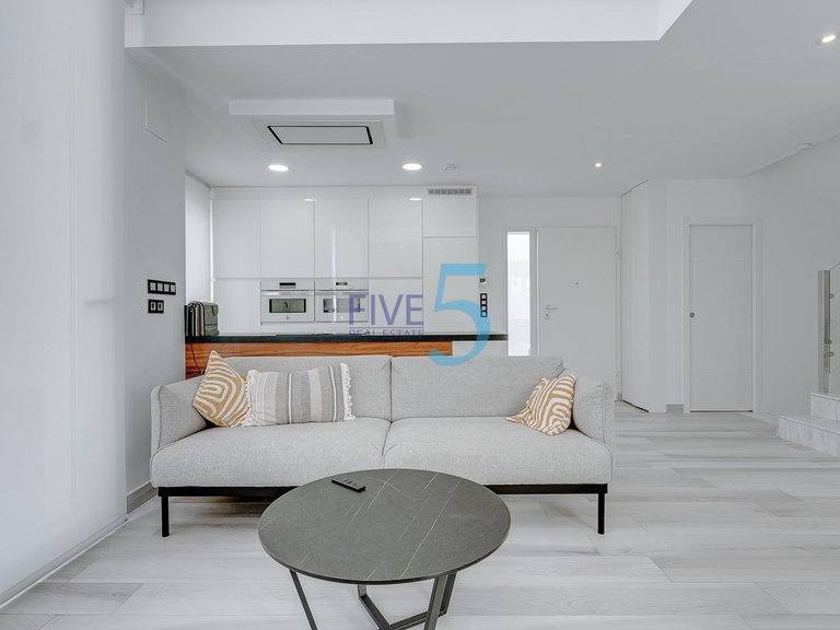Villa for Sale in Alicante, Valencia 8