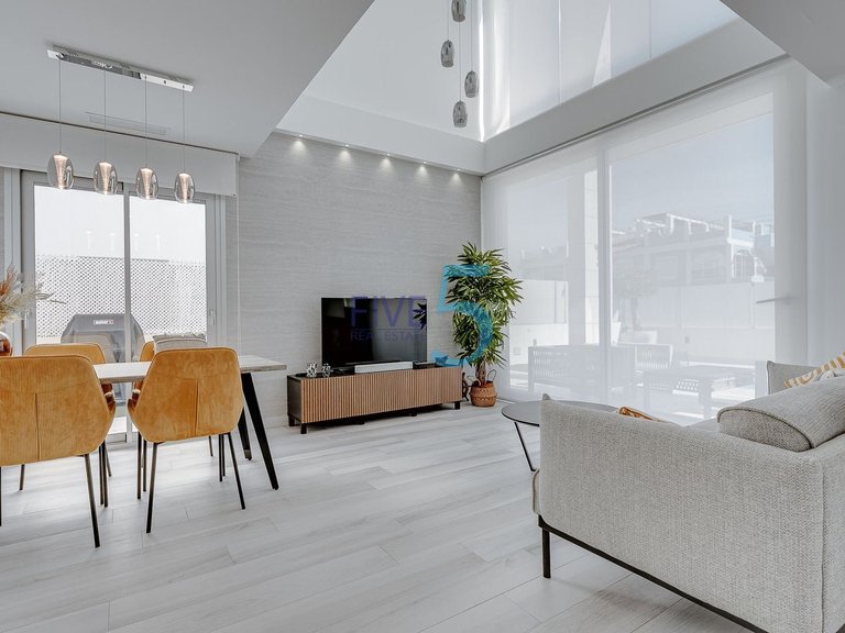 Villa for Sale in Alicante, Valencia 4