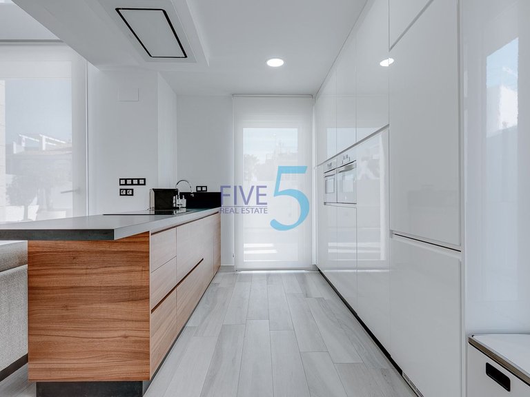 Villa for Sale in Alicante, Valencia 5