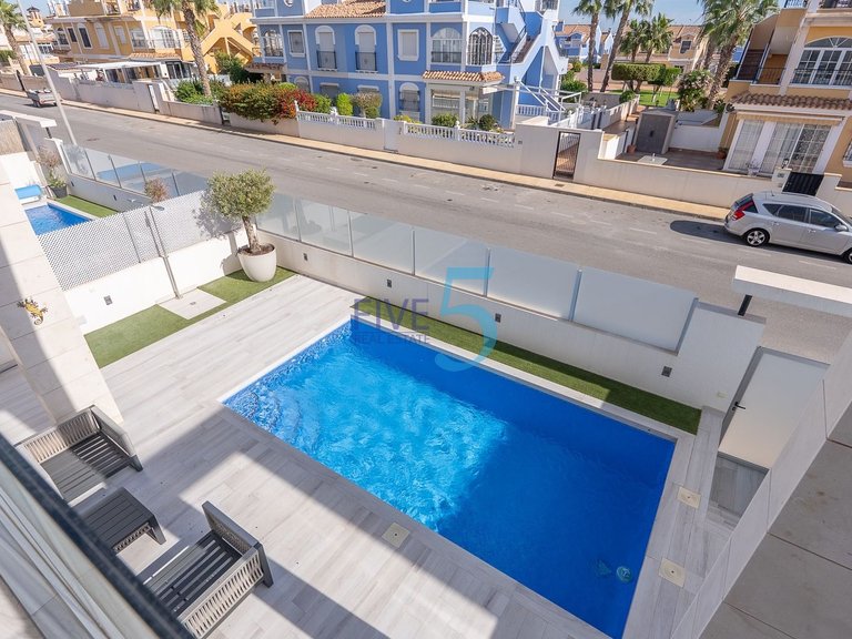 Villa for Sale in Alicante, Valencia 17