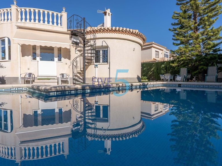 Villa for Sale in Alicante, Valencia 1