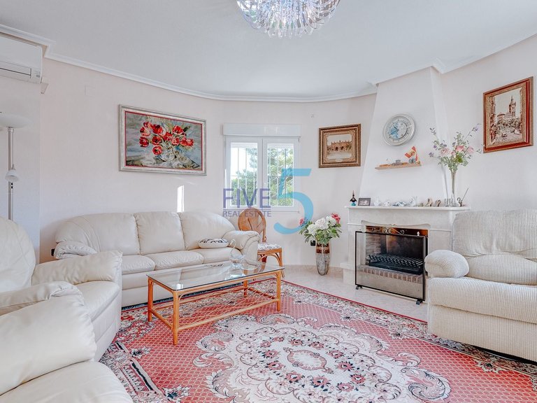 Villa for Sale in Alicante, Valencia 7