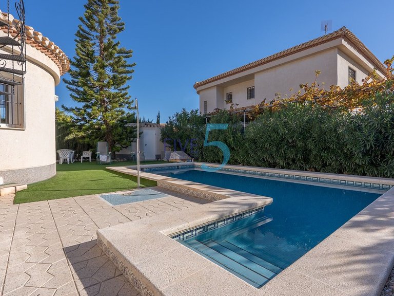 Villa for Sale in Alicante, Valencia 24