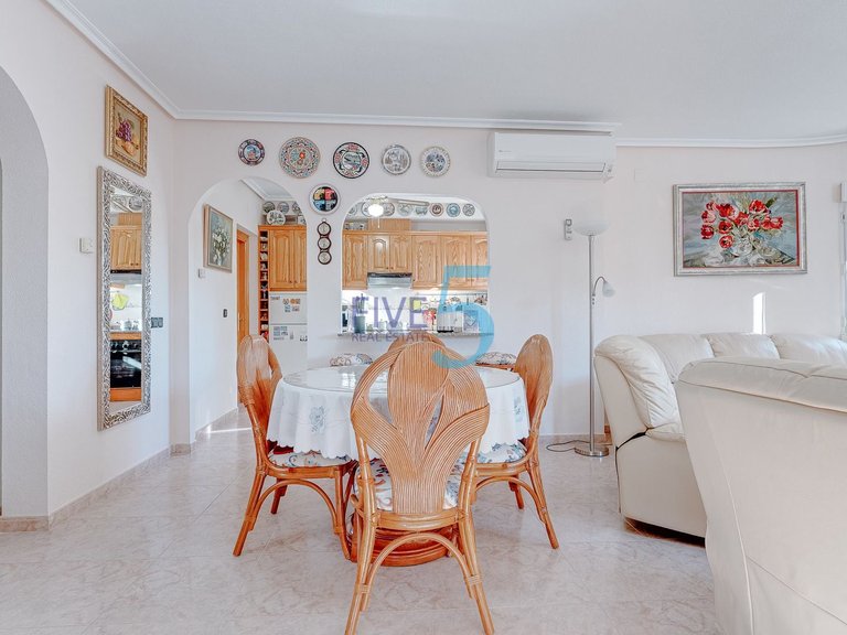 Villa for Sale in Alicante, Valencia 5