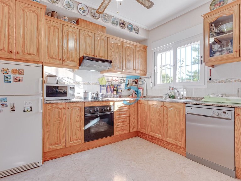 Villa for Sale in Alicante, Valencia 10