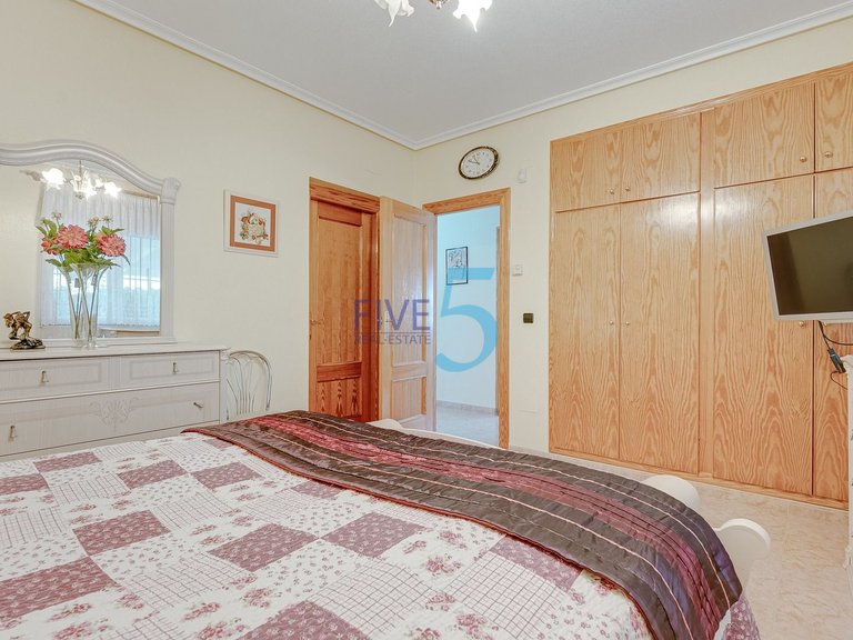 Villa for Sale in Alicante, Valencia 14
