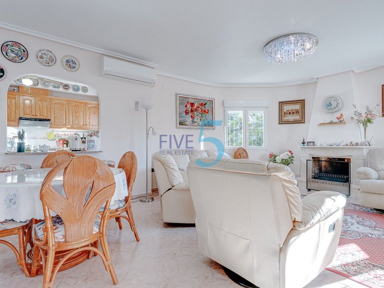 Villa for Sale in Alicante, Valencia 6