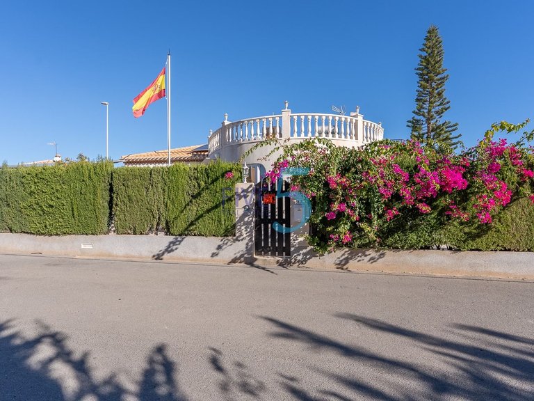 Villa for Sale in Alicante, Valencia 36