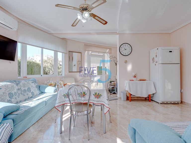 Villa for Sale in Alicante, Valencia 3