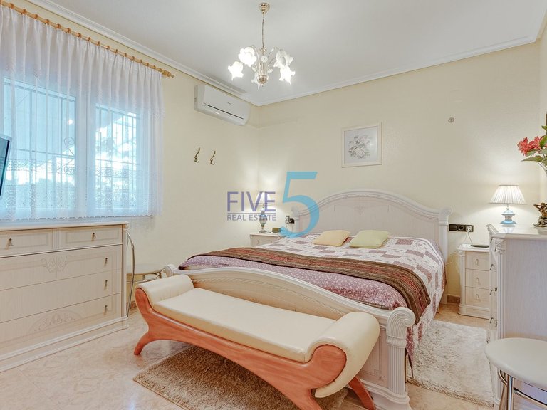 Villa for Sale in Alicante, Valencia 13