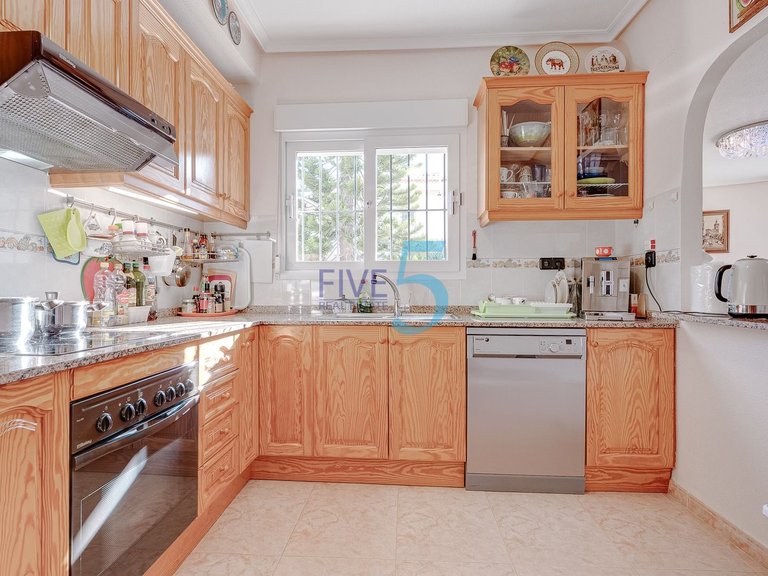 Villa for Sale in Alicante, Valencia 11