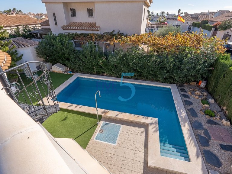 Villa for Sale in Alicante, Valencia 35