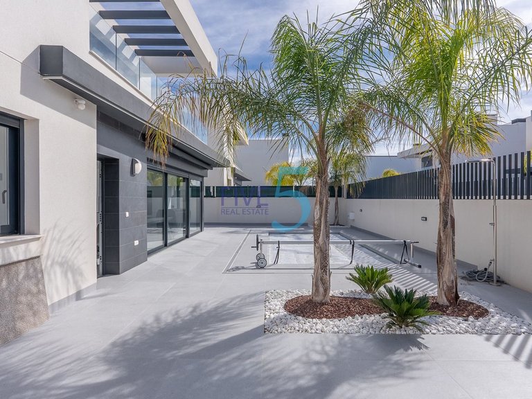 Villa for Sale in Alicante, Valencia 38