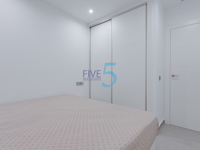 Villa for Sale in Alicante, Valencia 35