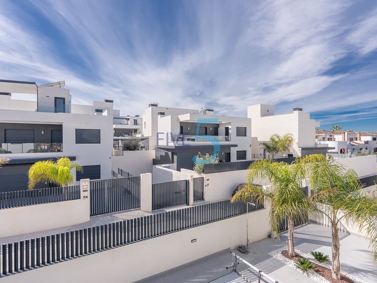 Villa for Sale in Alicante, Valencia 40