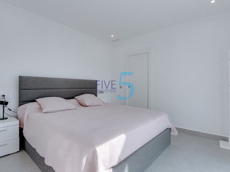 Villa for Sale in Alicante, Valencia 21