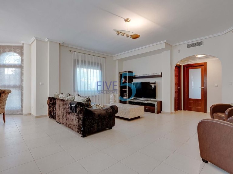 Villa for Sale in Alicante, Valencia 3