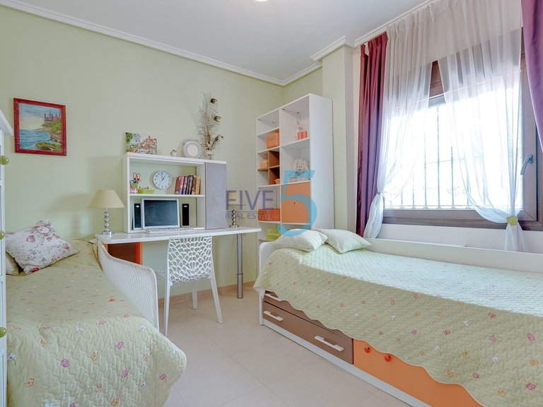 Villa for Sale in Alicante, Valencia 11