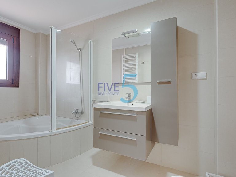 Villa for Sale in Alicante, Valencia 23