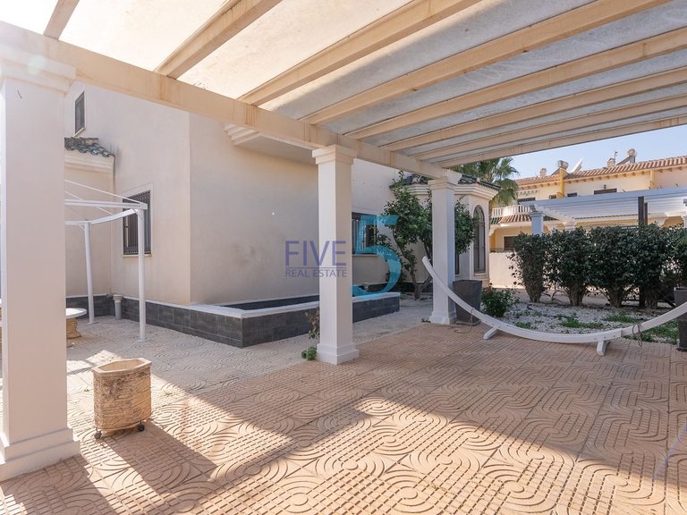 Villa for Sale in Alicante, Valencia 29