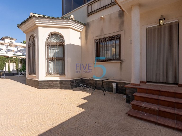Villa for Sale in Alicante, Valencia 32