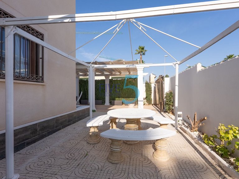 Villa for Sale in Alicante, Valencia 27