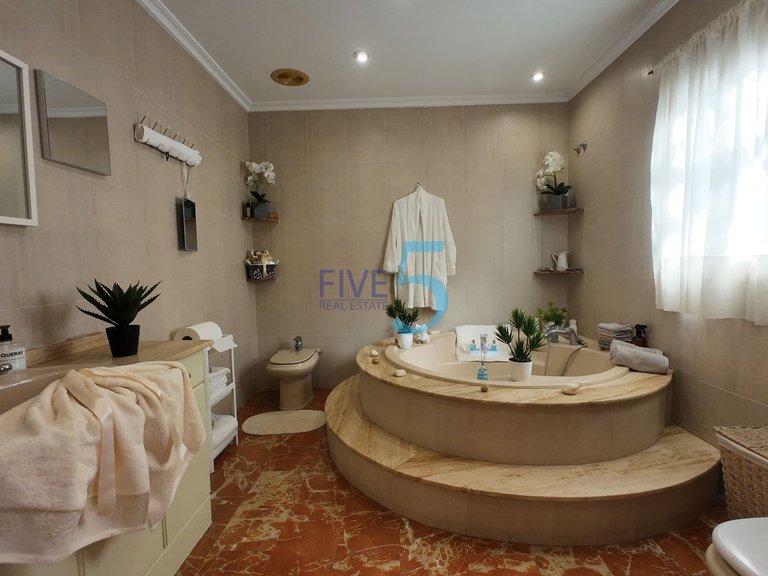 Villa for Sale in Alicante, Valencia 11