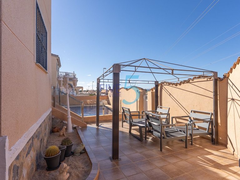 Villa for Sale in Alicante, Valencia 17
