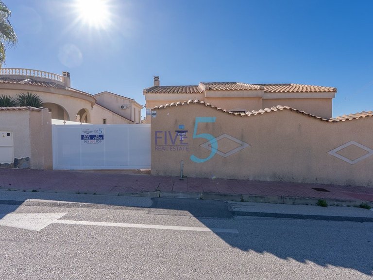 Villa for Sale in Alicante, Valencia 25