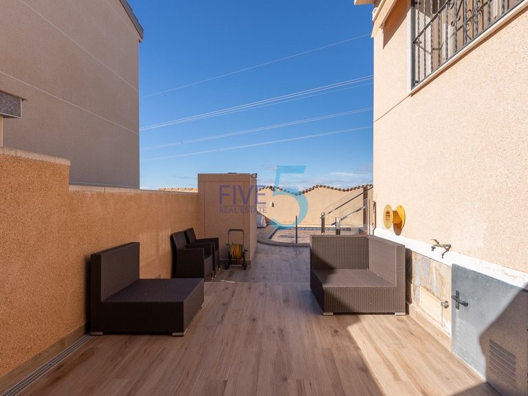Villa for Sale in Alicante, Valencia 23