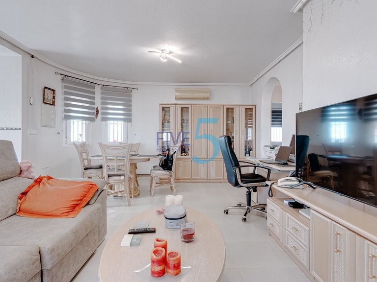 Villa for Sale in Alicante, Valencia 5