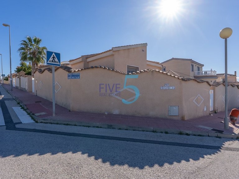 Villa for Sale in Alicante, Valencia 26