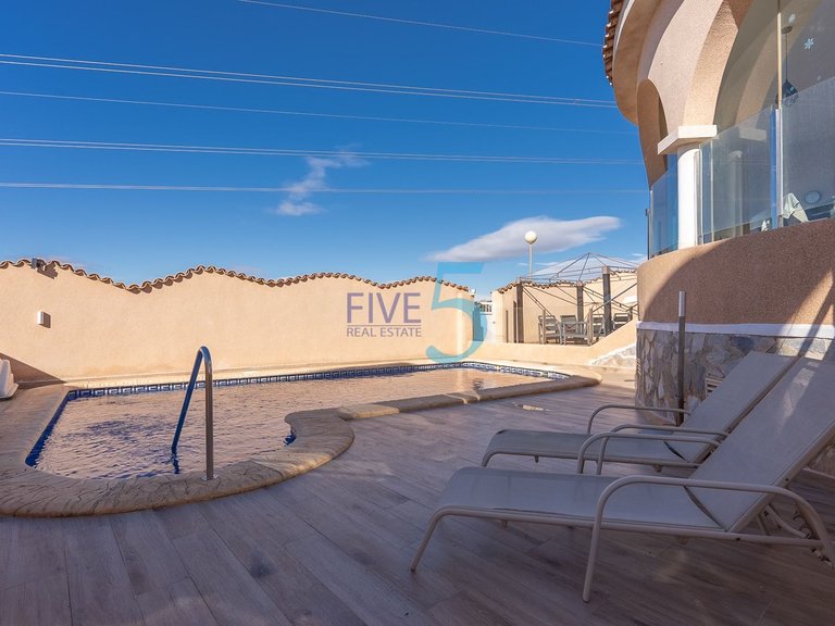 Villa for Sale in Alicante, Valencia 24