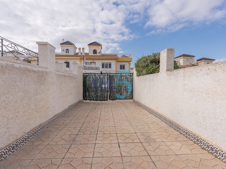 Villa for Sale in Alicante, Valencia 23