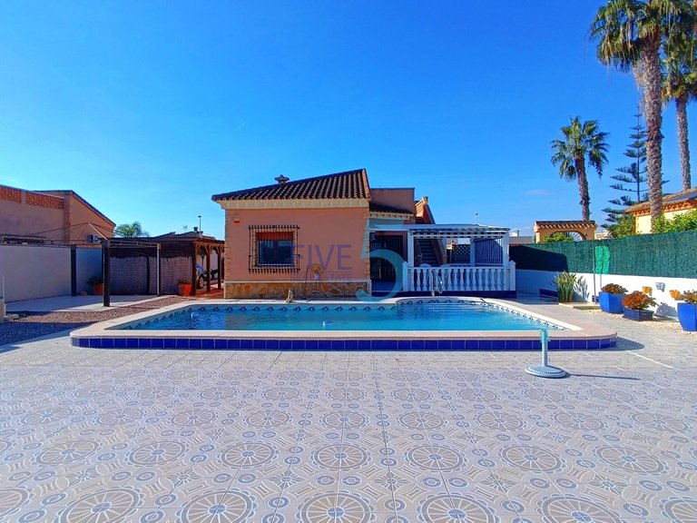 Villa for Sale in Alicante, Valencia 12