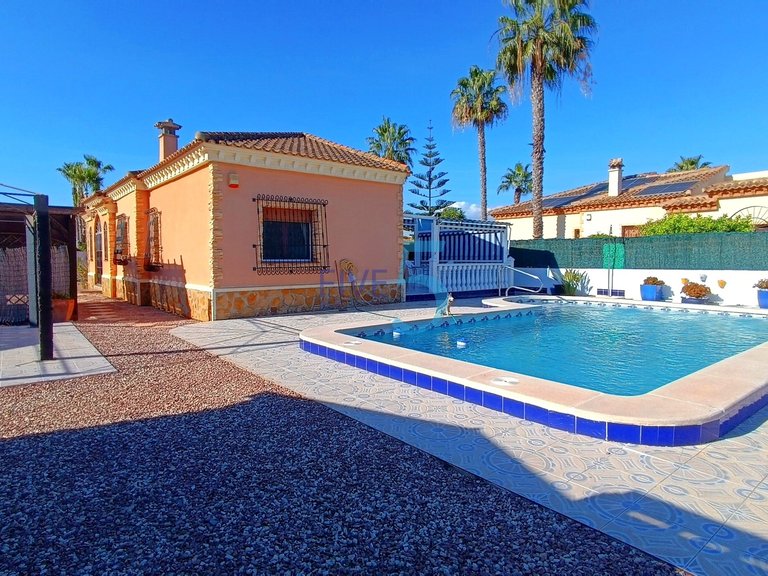 Villa for Sale in Alicante, Valencia 10
