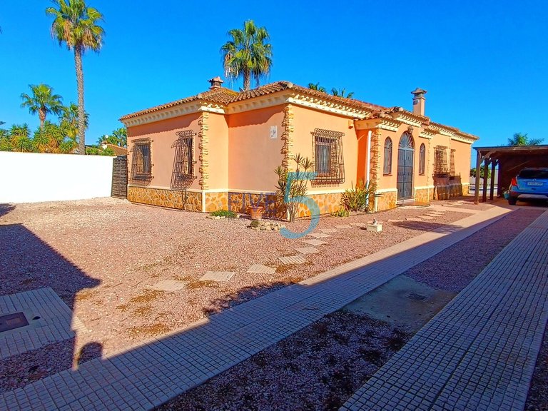Villa for Sale in Alicante, Valencia 1
